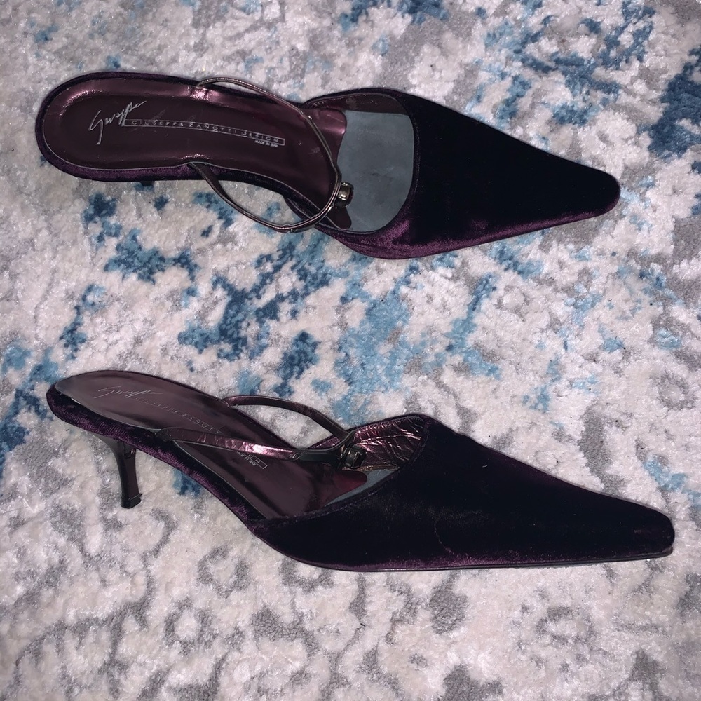 Giuseppe Zanotti velvet kitten heel pointy Mules